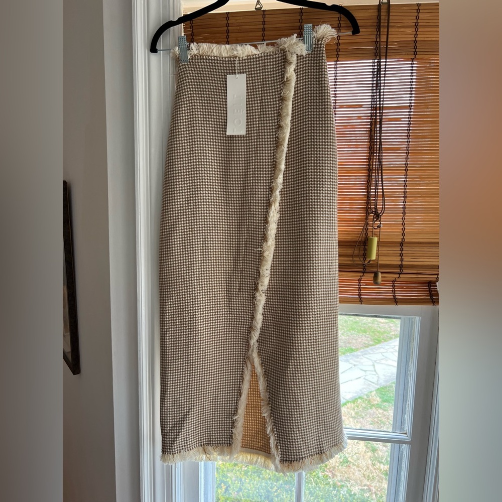 Loeil Tan Houndstooth Pencil Skirt